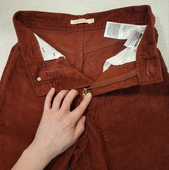 Nwot! Levi's High-Waisted Corduroy Mom jeans pants - Picture 4 of 7